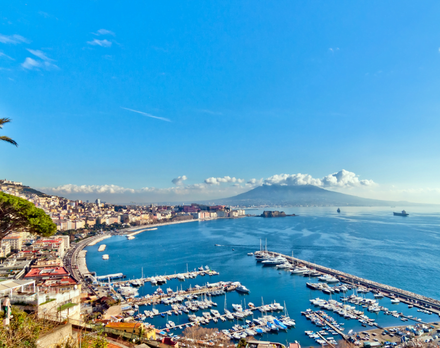 Bilete de avion ieftine catre Napoli si retur de la 74€/persoana
